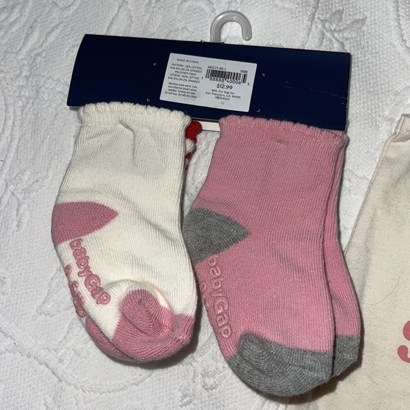 GAP Kids “Flower Child” Onesie AND Non-Skid Socks - Picture 8 of 9
